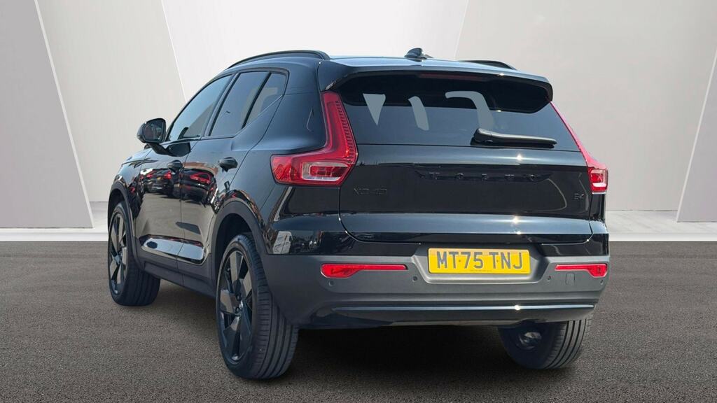 Volvo XC40 2.0 B4p Plus Pro Black Edition MT75TNJ Black #2
