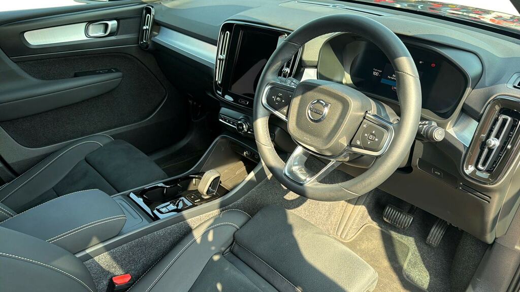 Volvo XC40 2.0 B4p Plus Pro Black Edition MT75TNJ Black #5