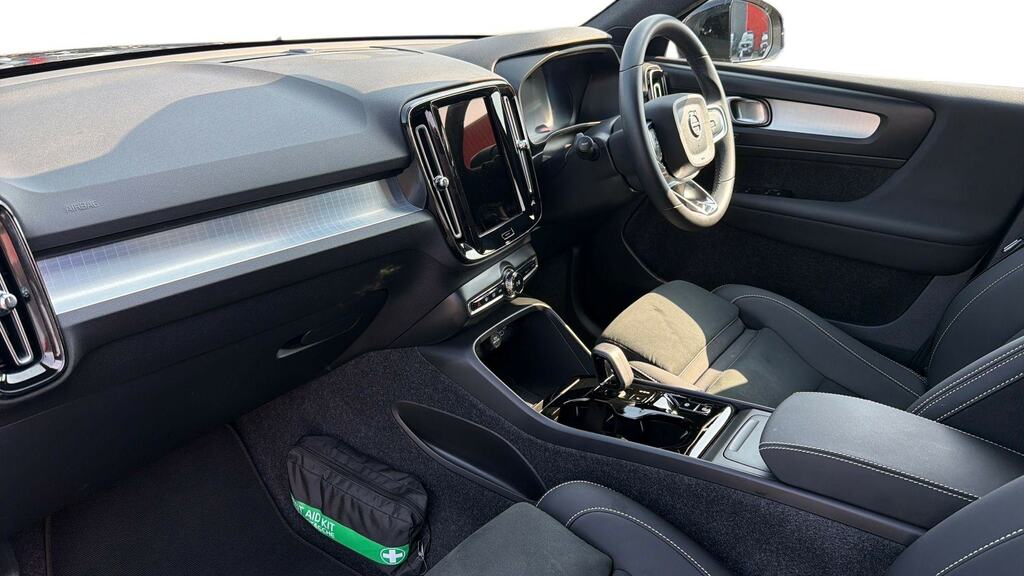 Volvo XC40 2.0 B4p Plus Pro Black Edition MT75TNJ Black #4