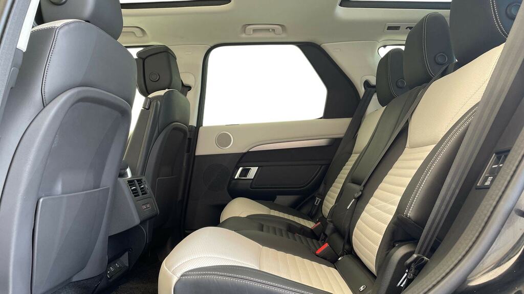 Land Rover Discovery 3.0 D350 Dynamic Hse Black #4