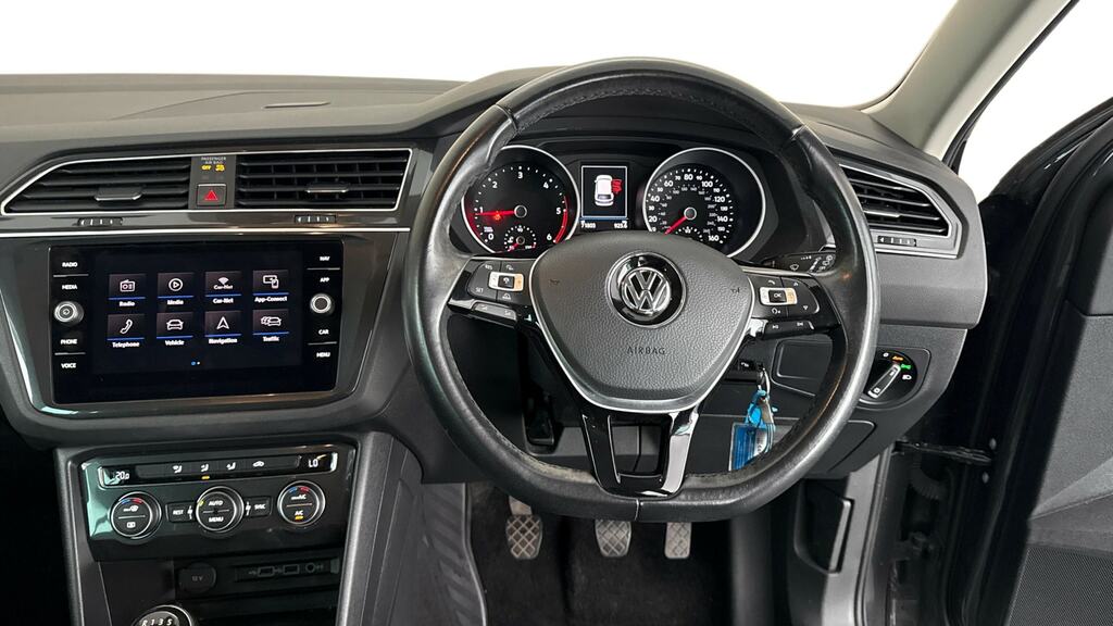 Volkswagen Tiguan  White #8