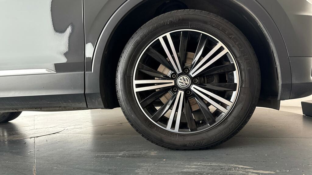 Volkswagen Tiguan  White #23