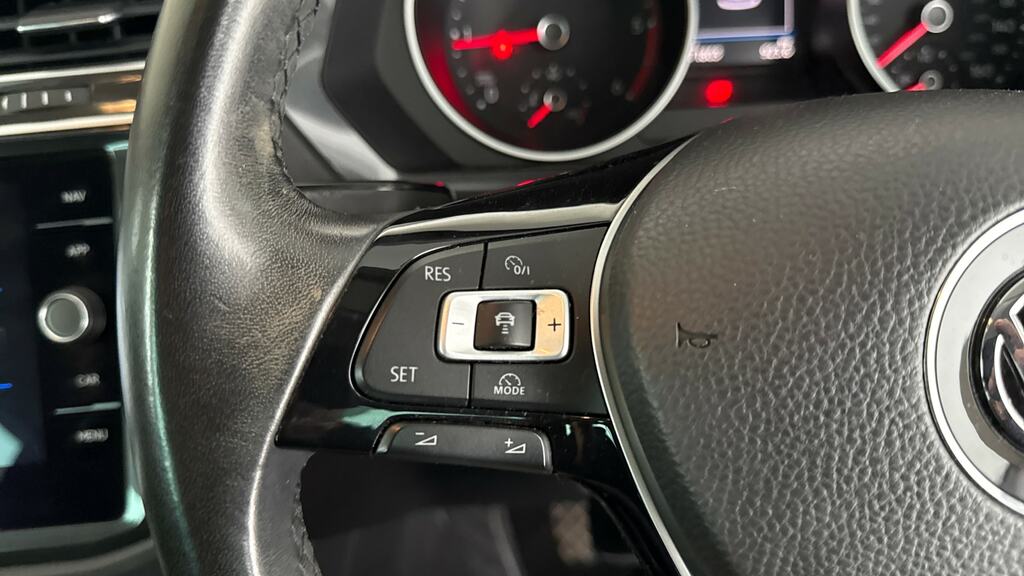 Volkswagen Tiguan  White #17