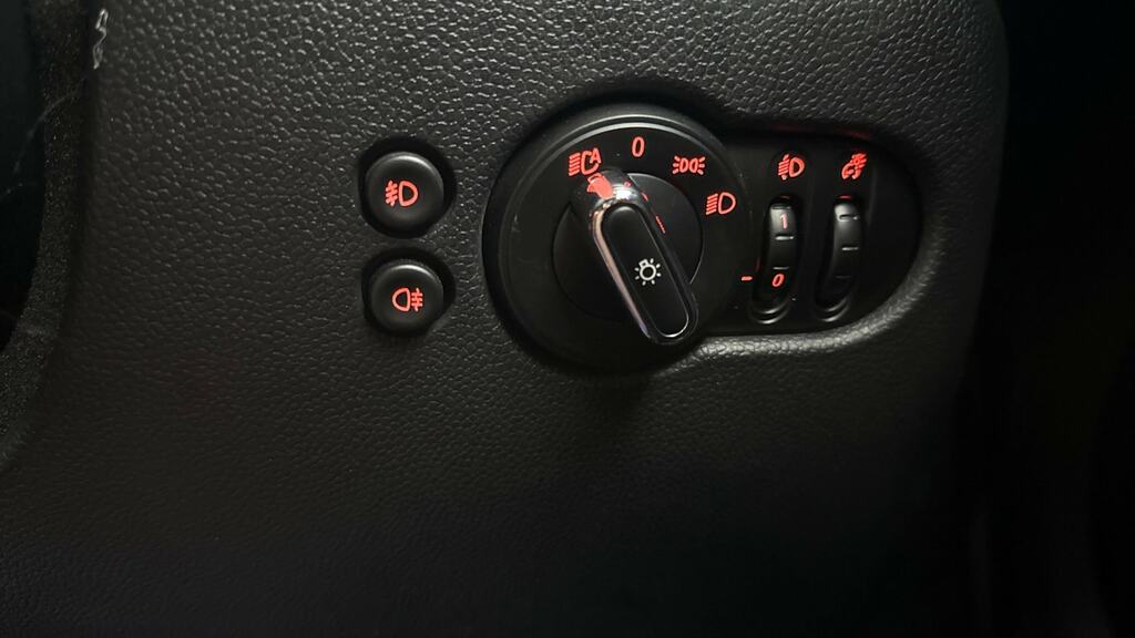 Mini Hatch 1.2L One Red #29
