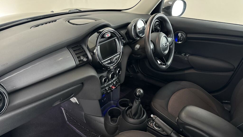Mini Hatch 1.2L One Red #11