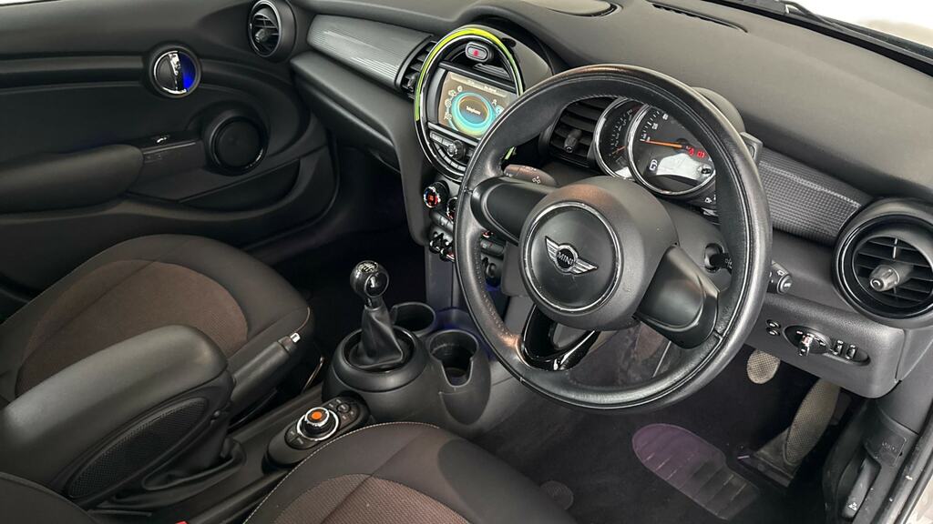 Mini Hatch 1.2L One Red #9