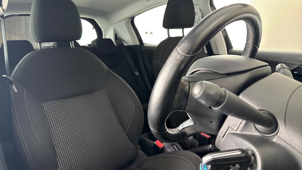 Peugeot 208 1.2 Puretech 82 Black Edition White #10
