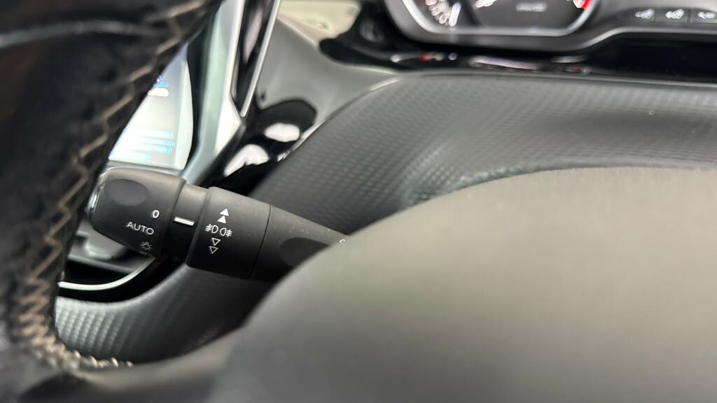 Peugeot 208 1.2 Puretech 82 Black Edition White #30