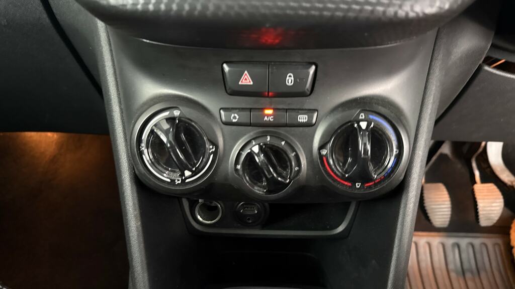 Peugeot 208 1.2 Puretech 82 Black Edition White #16