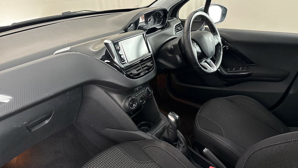 Peugeot 208 1.2 Puretech 82 Black Edition White #11