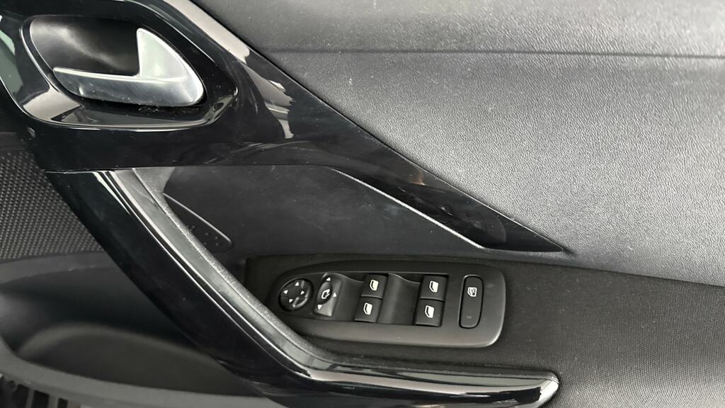 Peugeot 208 1.2 Puretech 82 Black Edition White #21
