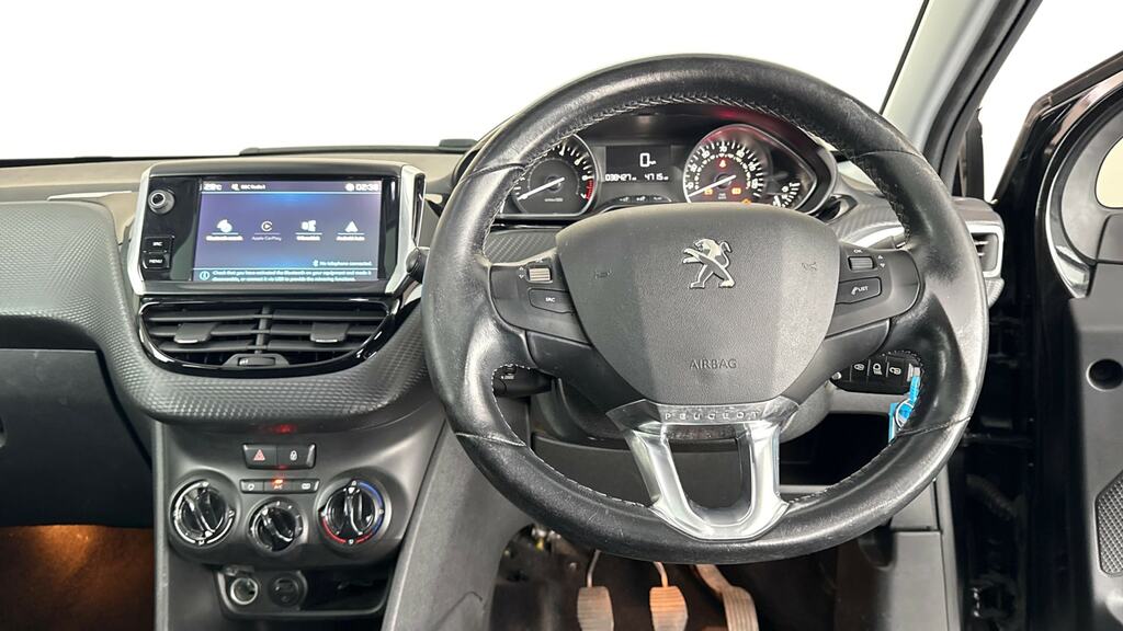 Peugeot 208 1.2 Puretech 82 Black Edition White #8