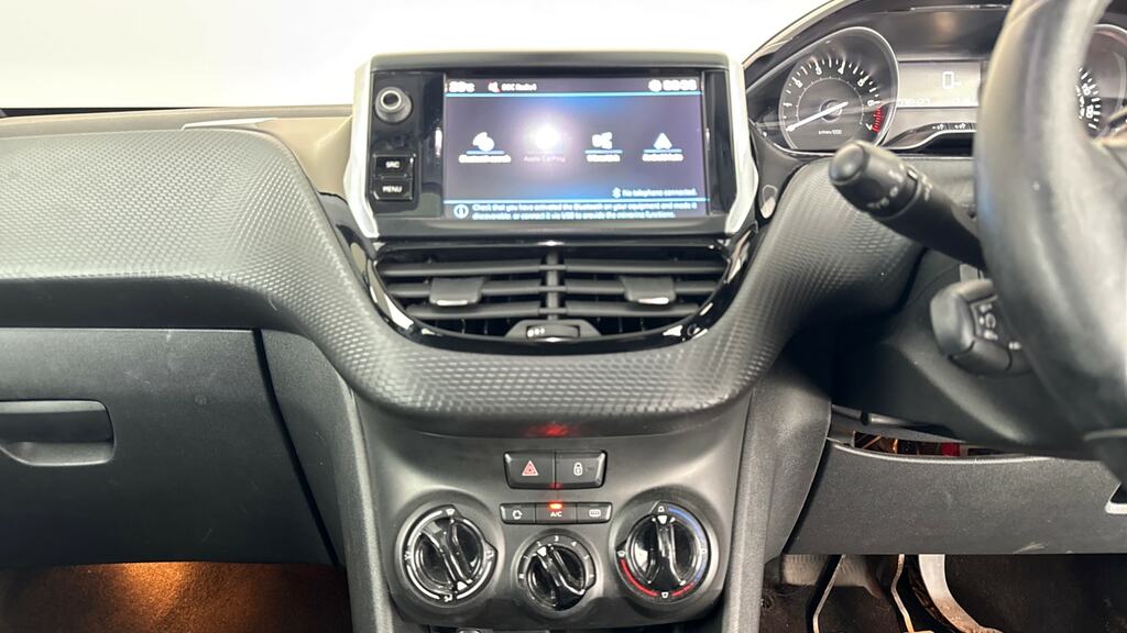 Peugeot 208 1.2 Puretech 82 Black Edition White #7