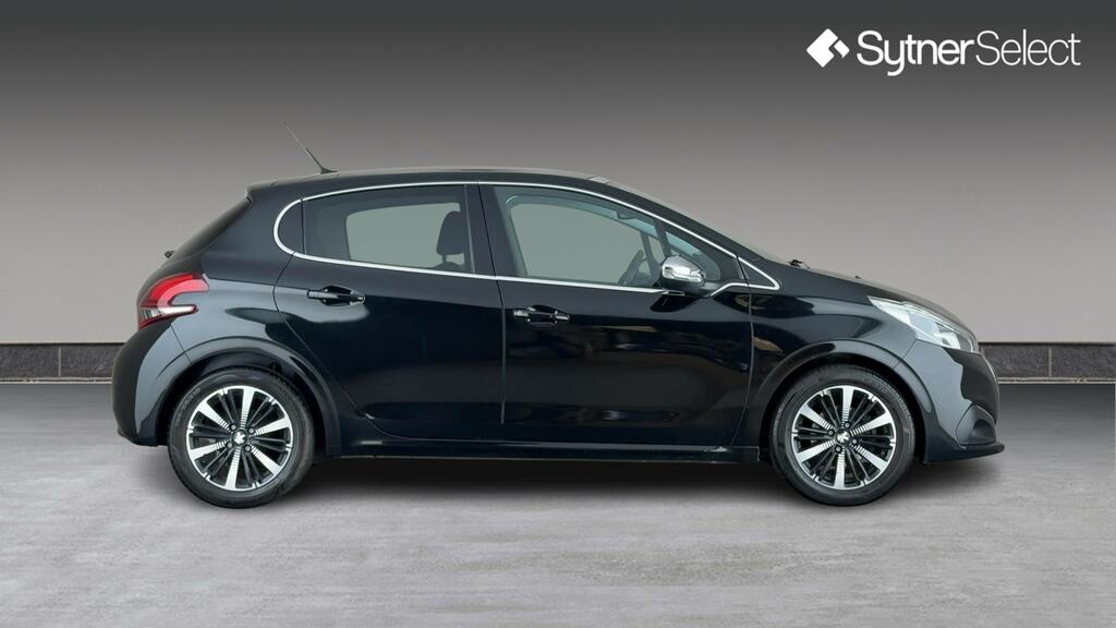 Peugeot 208 1.2 Puretech Allure Premium Black #3
