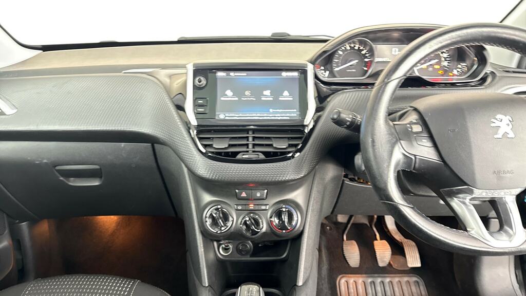 Peugeot 208 1.2 Puretech Allure Premium Black #6