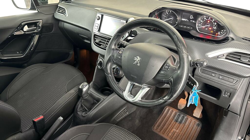 Peugeot 208 1.2 Puretech 82 Black Edition White #9