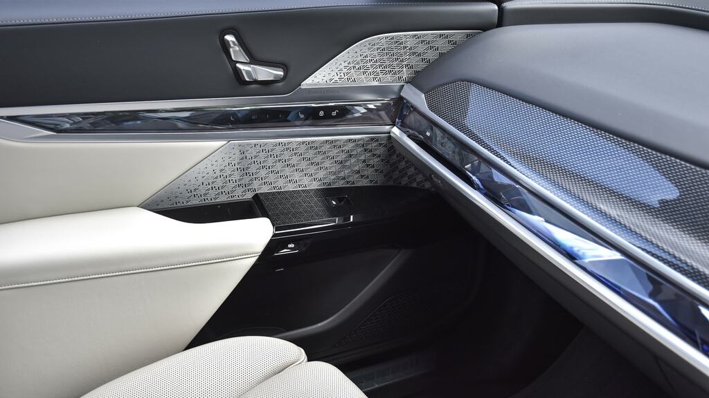 BMW 7 Series 750E Xdrive M Sport Blue #17