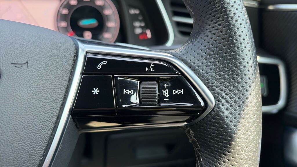 Audi A6 Saloon Black Edition Black #18