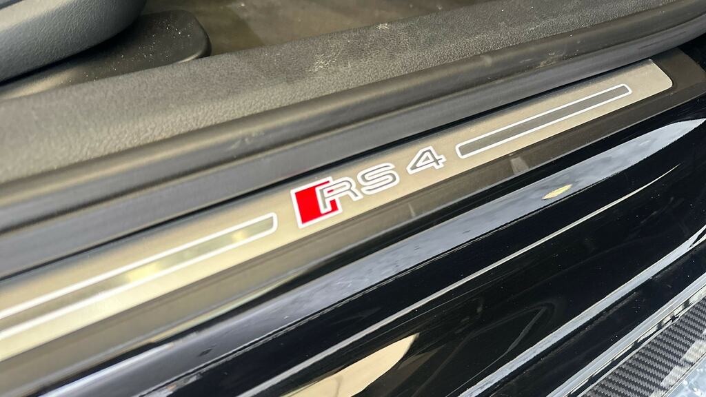 Audi RS4 Avant Estate Black #21