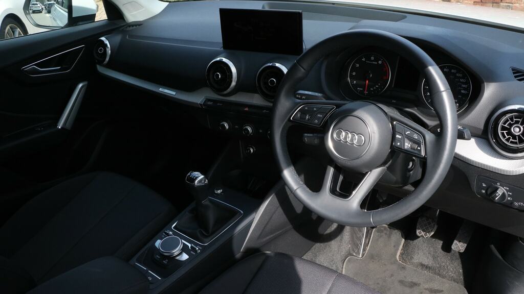 Audi Q2 30 Tfsi Technik White #6