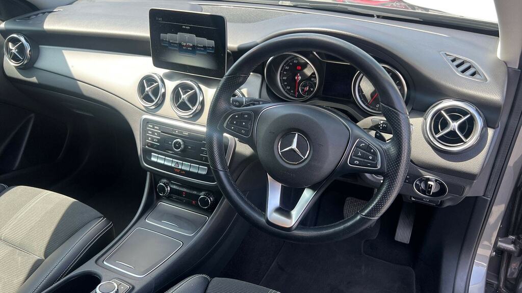 Mercedes-Benz GLA Class Gla 180 Urban Edition Grey #3