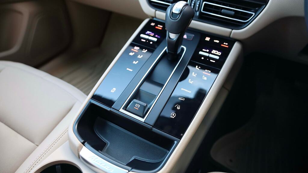 Porsche Macan 5dr Pdk Grey #19