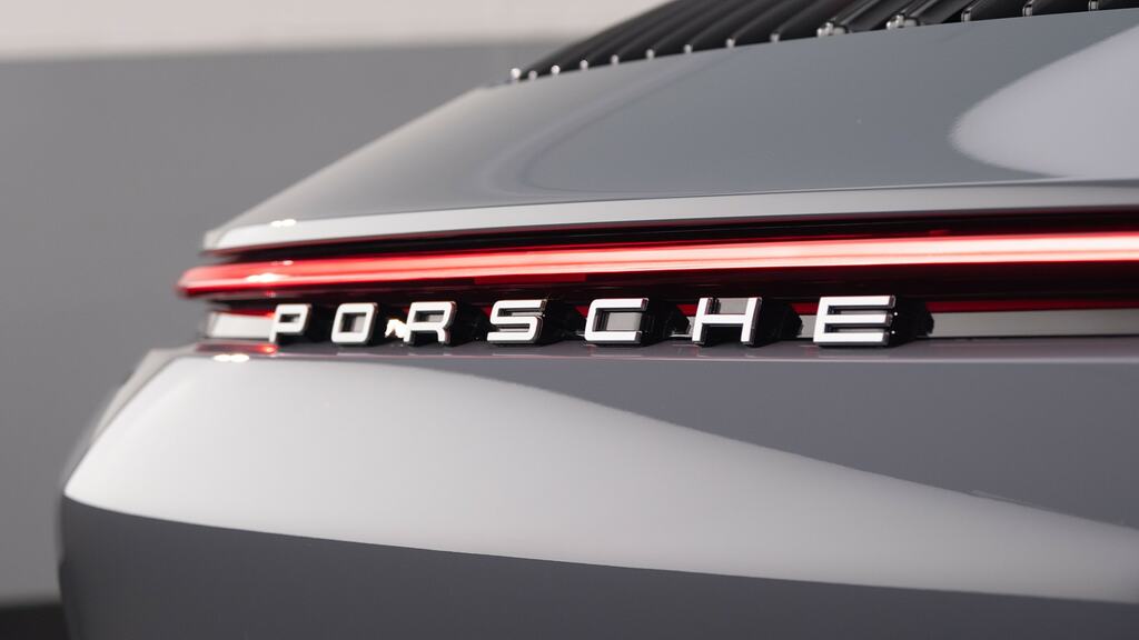 Porsche 911 2dr Pdk  #24