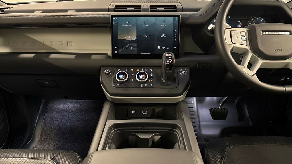 Land Rover Defender 110 3.0 D300 X-dynamic Hse 110 Black #14