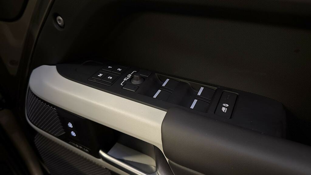 Land Rover Defender 110 3.0 D300 X-dynamic Hse 110 Black #25