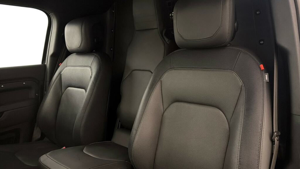 Land Rover Defender 110 3.0 D300 Hard Top X-dynamic Hse 3 Seat Grey #4