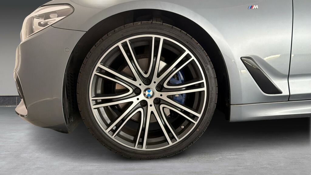 BMW 5 Series 530E M Sport Black #26