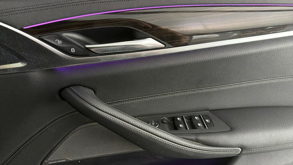 BMW 5 Series 530E M Sport Black #21