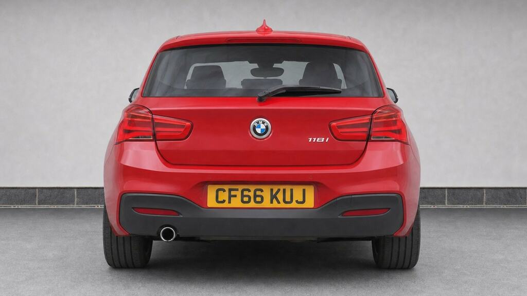 BMW 1 Series Hatchback Black #7