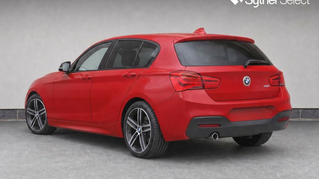 BMW 1 Series Hatchback Black #3