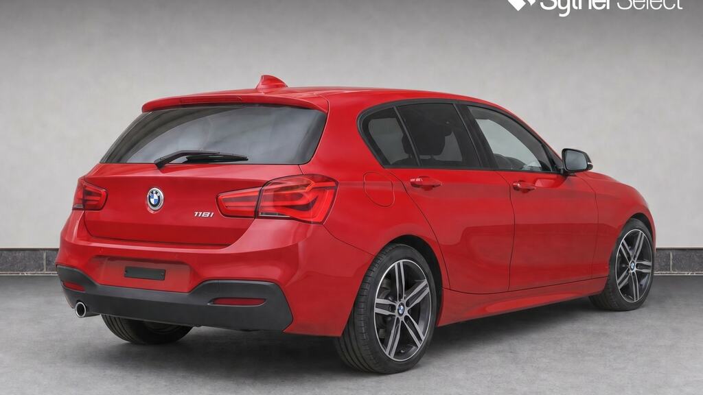 BMW 1 Series Hatchback Black #4