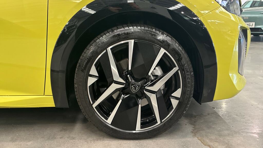 Peugeot 208 Puretech Active Premium Plus Ss Red #25