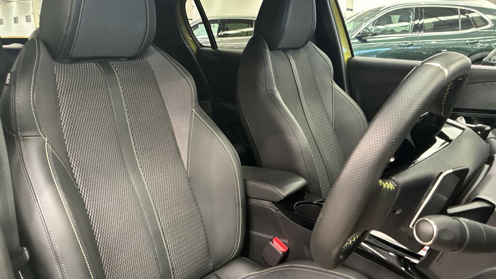 Peugeot 208 Puretech Active Premium Plus Ss Red #10