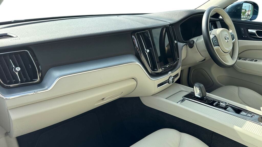 Volvo XC60 2.0 B4d Momentum Awd Geartronic Blue #4