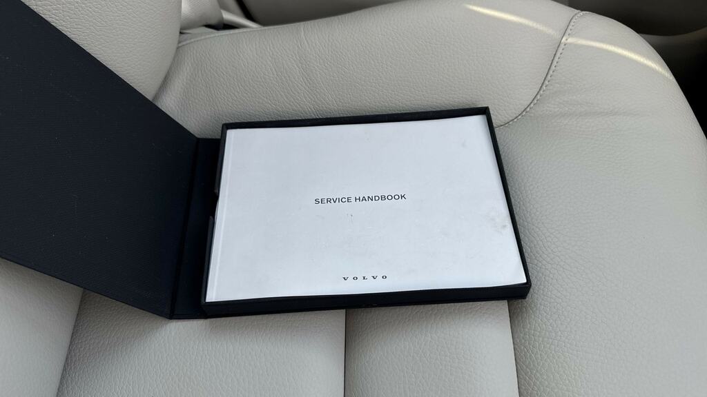 Volvo XC60 Plus Black #46