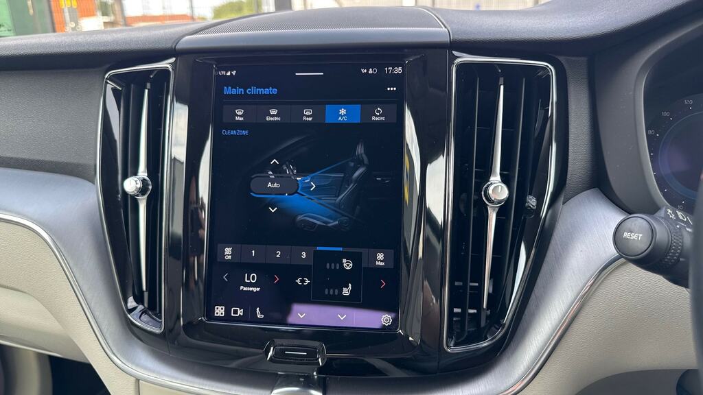 Volvo XC60 Plus Black #39