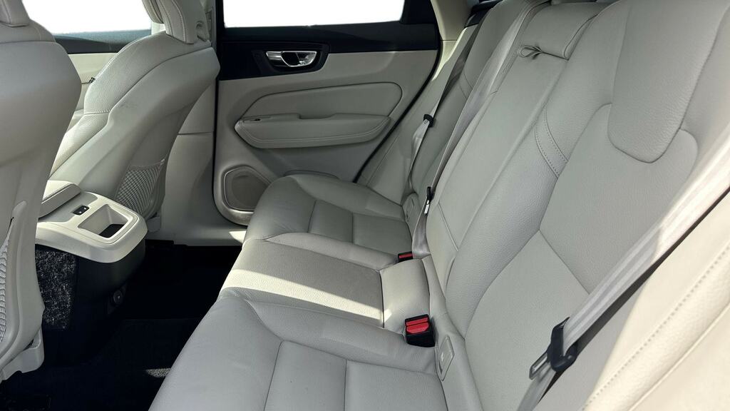 Volvo XC60 Plus Black #30