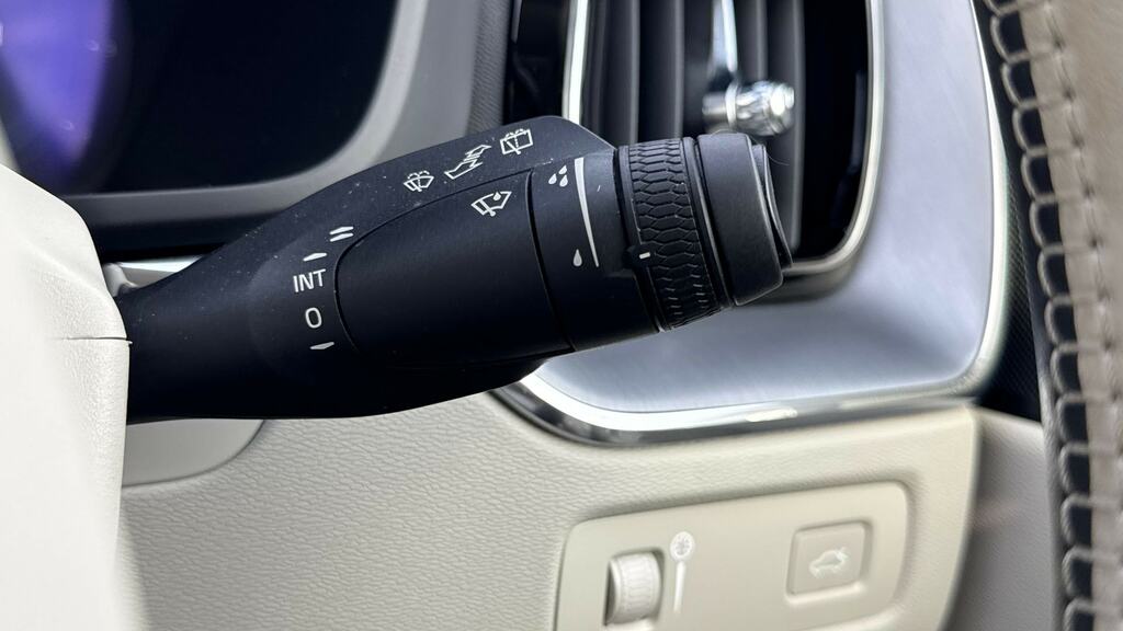 Volvo XC60 Plus Black #23
