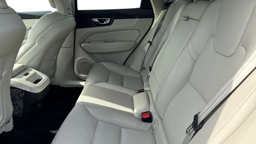 Volvo XC60 Plus Black #10