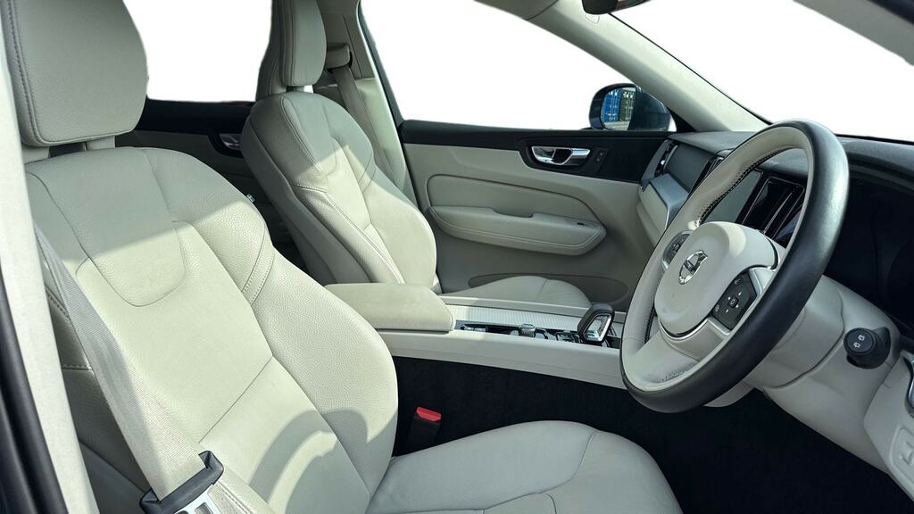 Volvo XC60 Plus Black #9