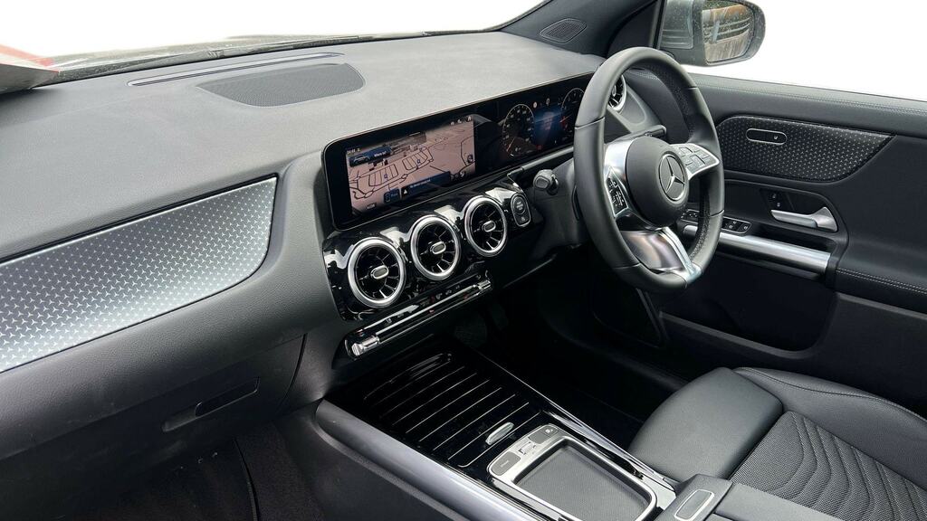 Mercedes-Benz GLA Class Gla 200 Rhd White #8