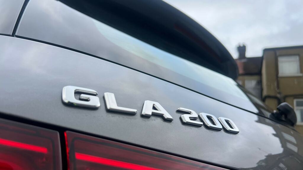 Mercedes-Benz GLA Class Gla 200 Rhd White #20