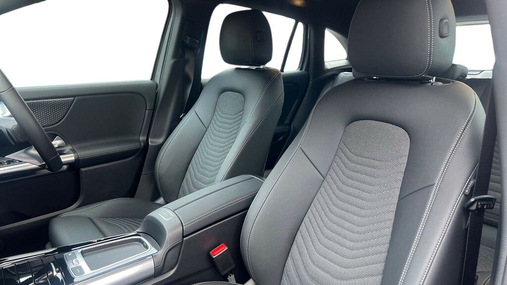 Mercedes-Benz GLA Class Gla 200 Rhd White #11