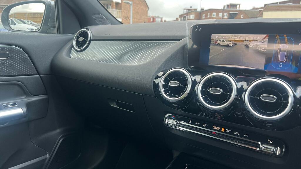 Mercedes-Benz GLA Class Gla 200 Rhd White #21