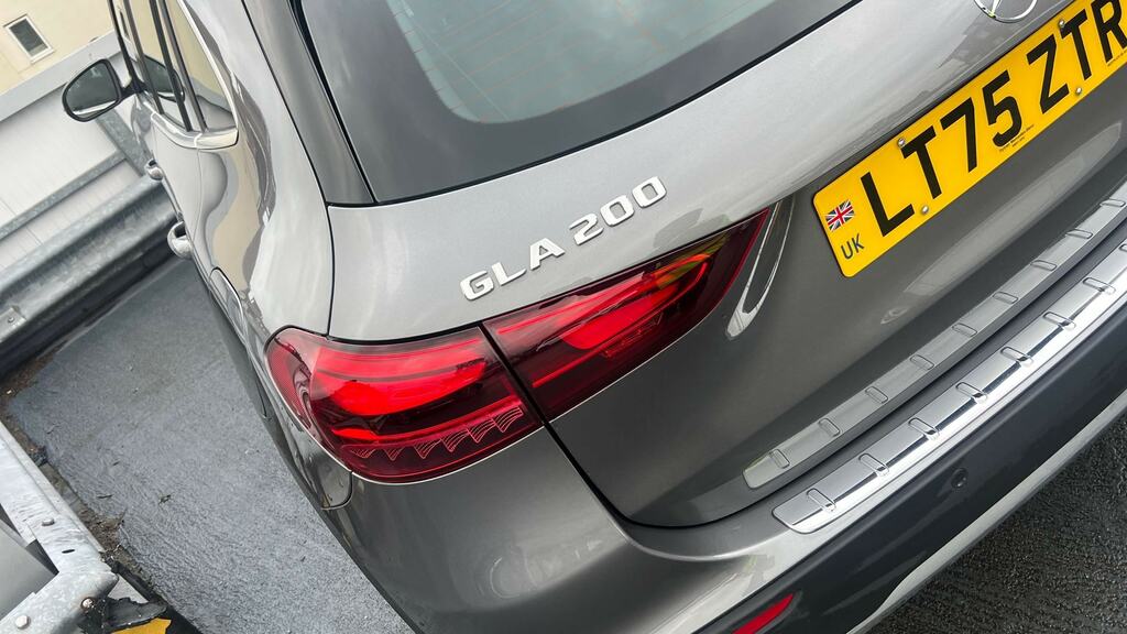 Mercedes-Benz GLA Class Gla 200 Rhd White #19