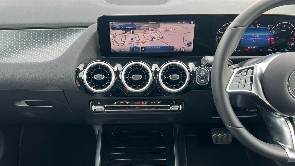 Mercedes-Benz GLA Class Gla 200 Rhd White #10
